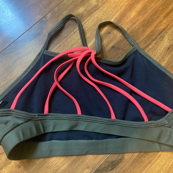 Sports bra - Picture 8 of 9